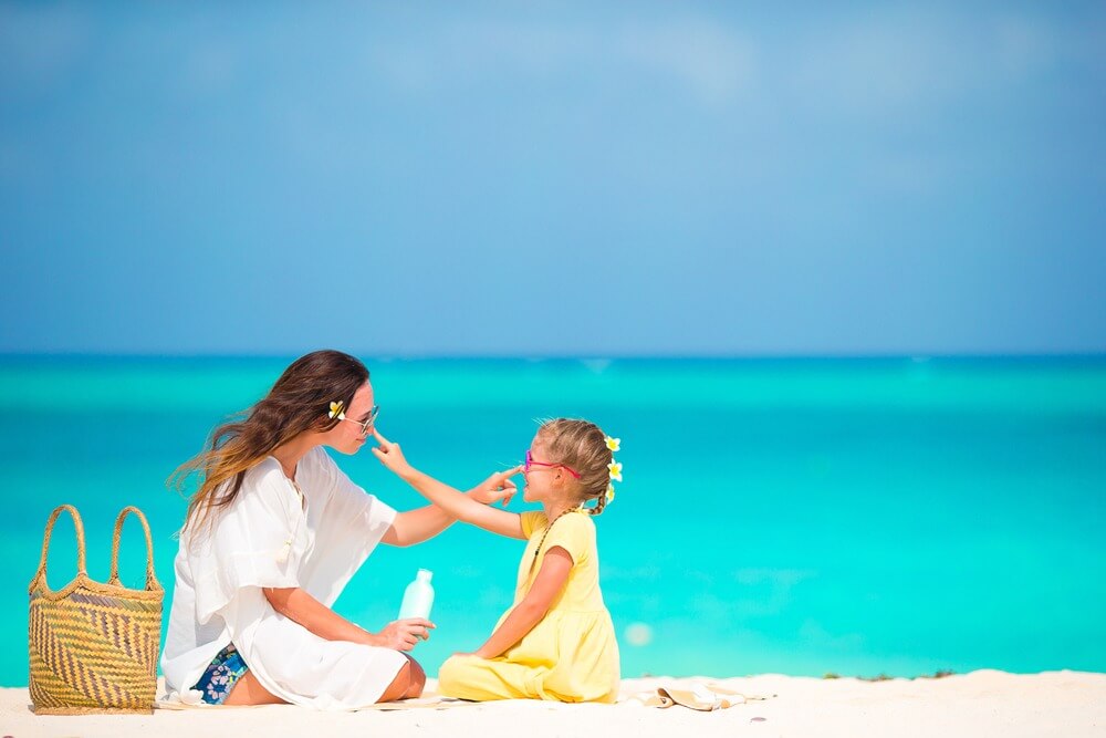 Mom applying sunscreen