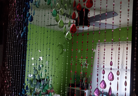 2000s-style beaded curtain