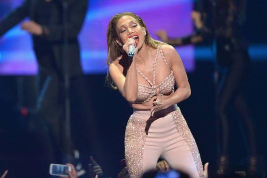 Jennifer Lopez signing on stage