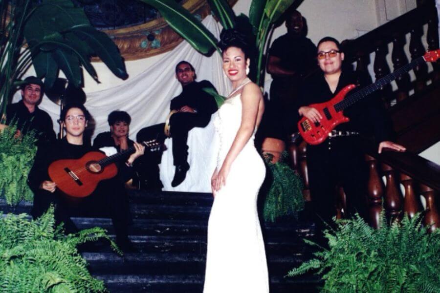 Selena with her band possing on a set of stairs