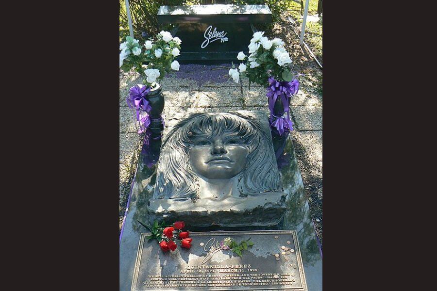 Selena's Grave 