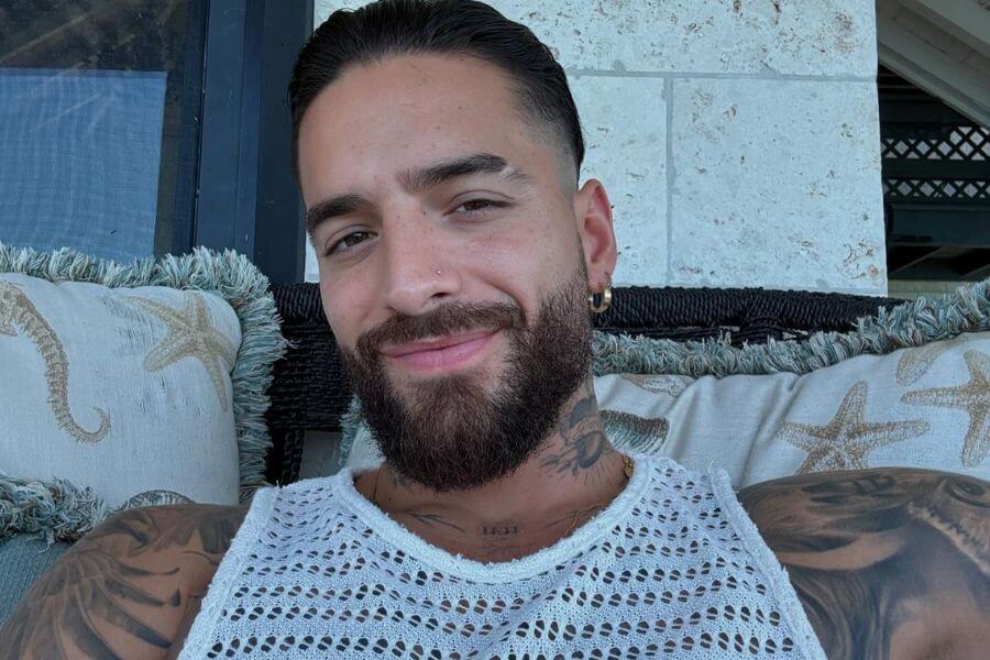 Selfie of Maluma smiling