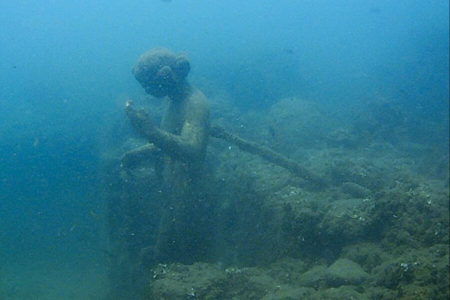 roman statue under water