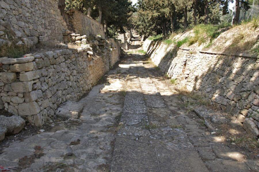 minoan road 