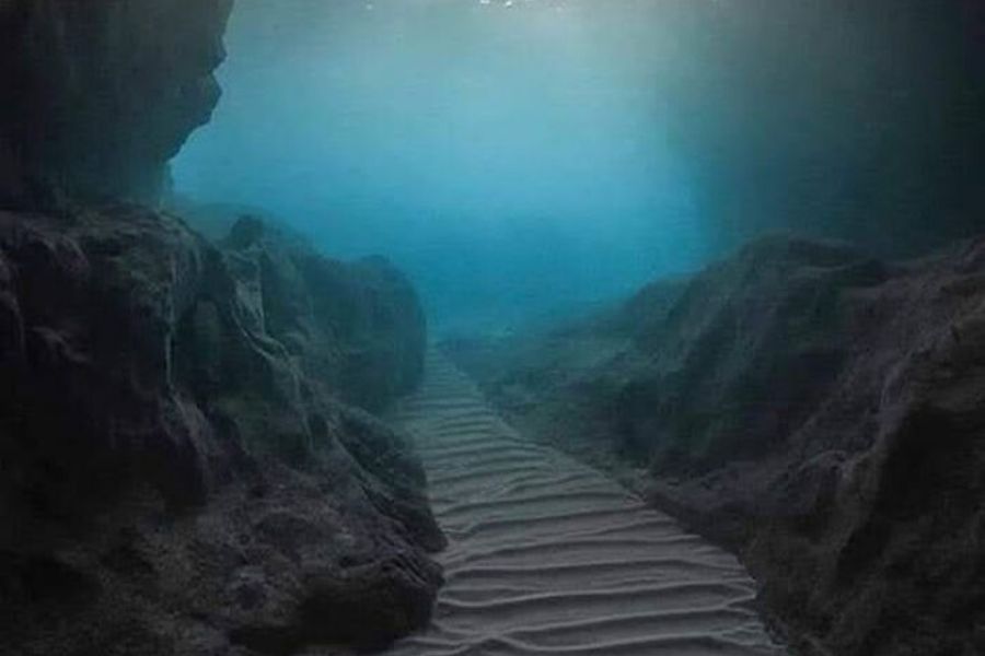 Underwater trail