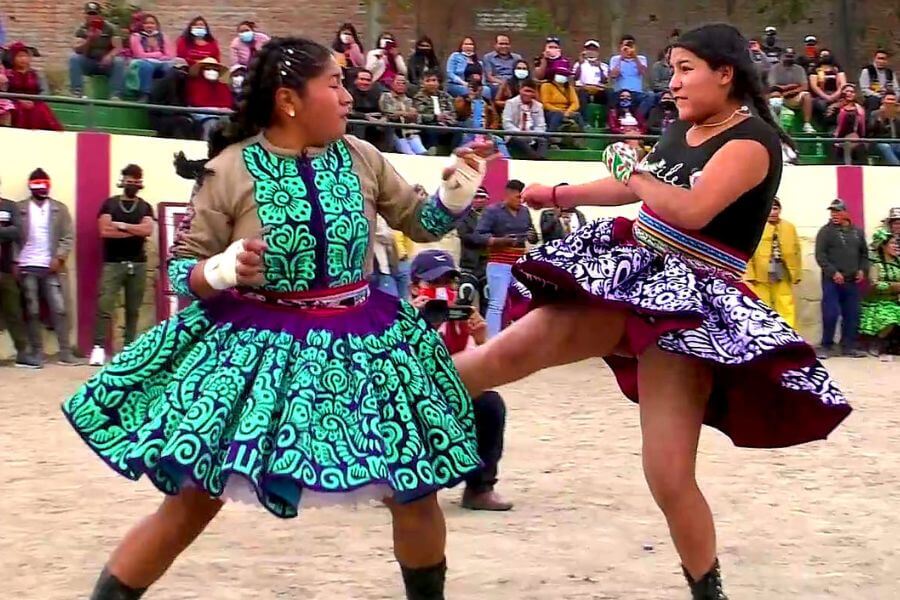 two latino woman fighting