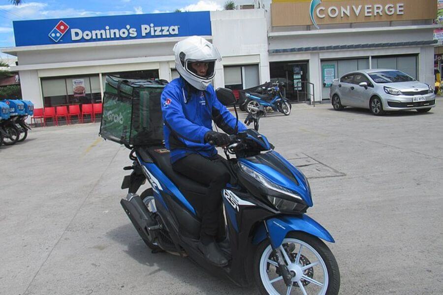 domino' delivery guy