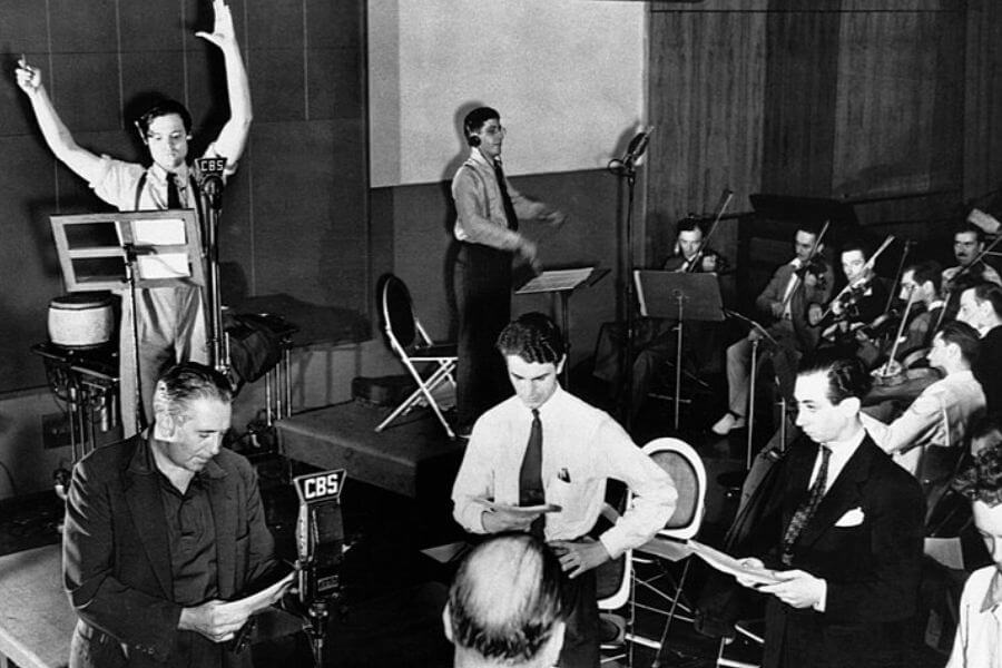 Producer Orson Welles rehearsing with his team. 