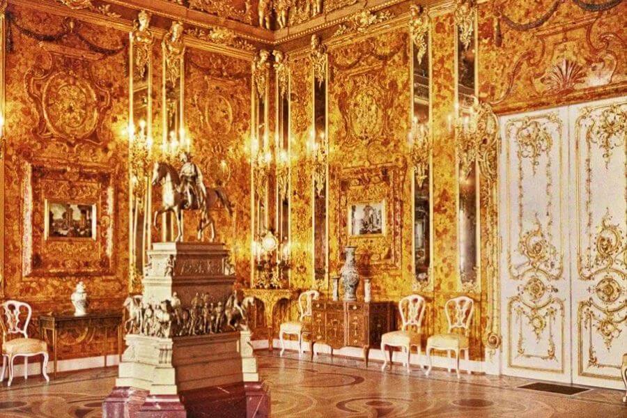 Palace room with walls covered in gold