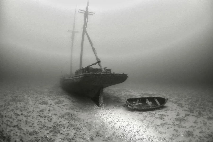 underwater black and white picture of The world’s MOST INTACT sunken schooner. W.C. Kimball 1888-1891 Northern Lake Michigan