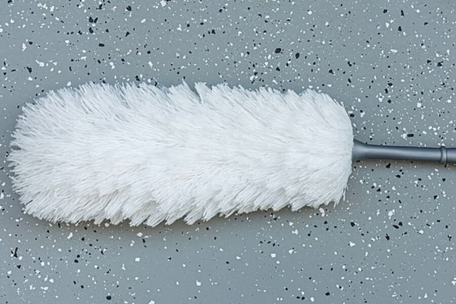 white feather duster