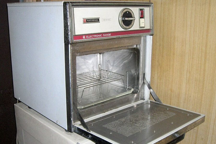 Old Microwave Oven from the 1940s