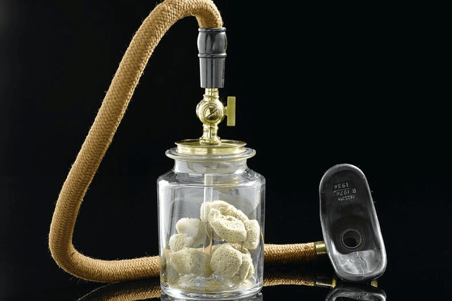 Early inhaler for ether anaesthesia