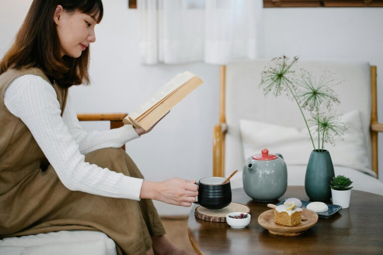 Drinking tea while reading