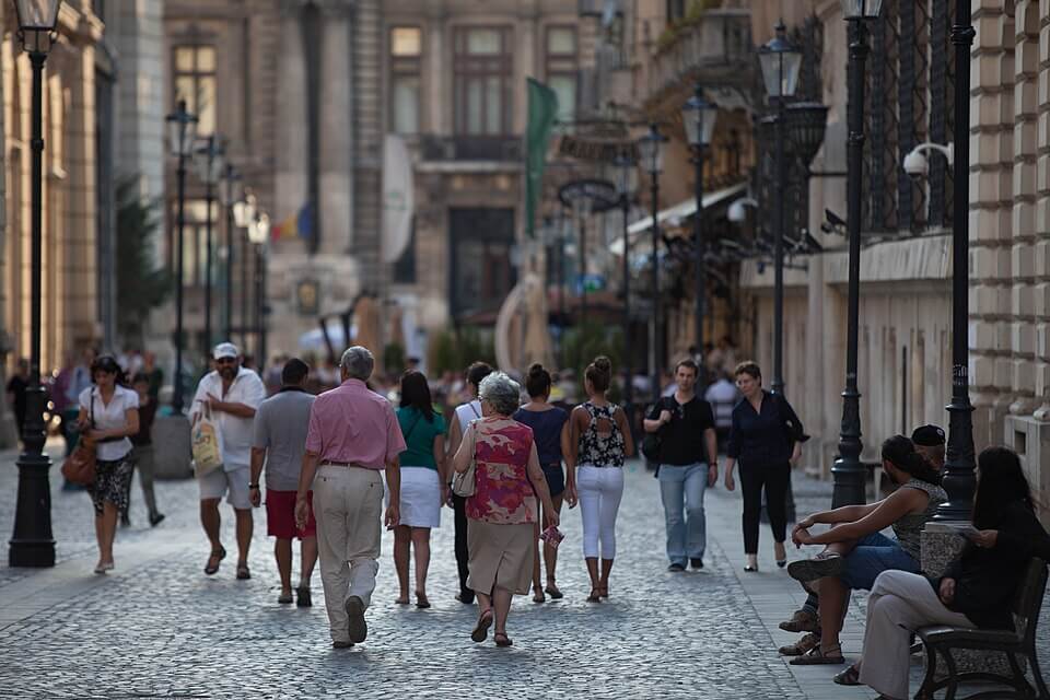People walking in the steets of Bukarest