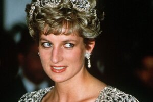 Princess Diana attends a banquet hosted by Shankar Dayal Sharma, the Indian Vice President, in Delhi, India I February 1992