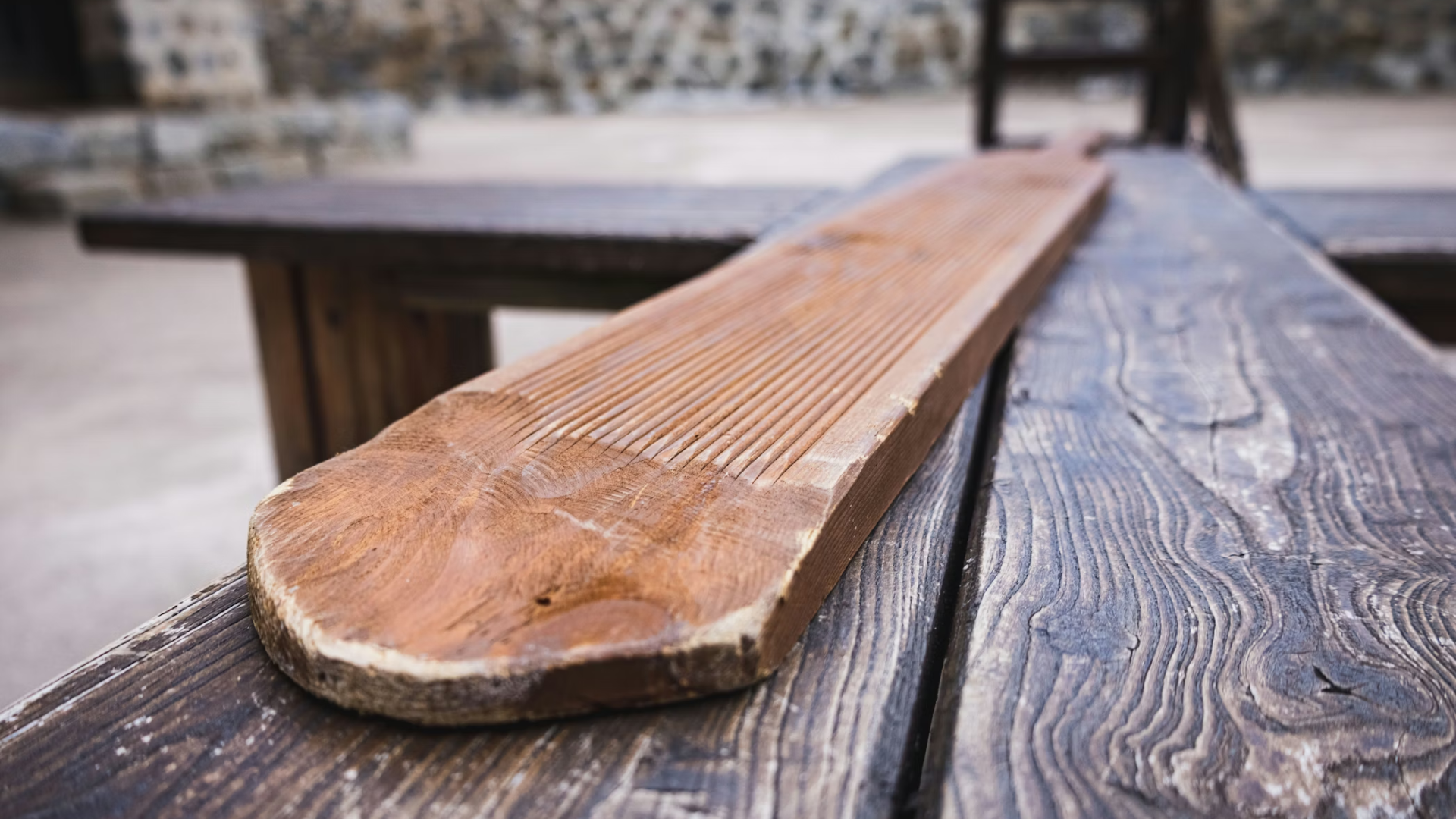 paddle in a table