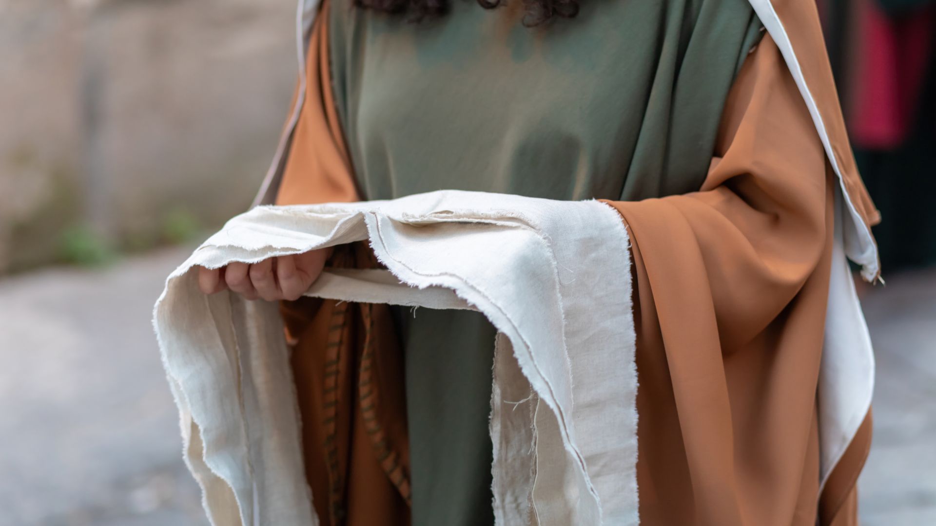 Jesus and the burial clothes in the arms.