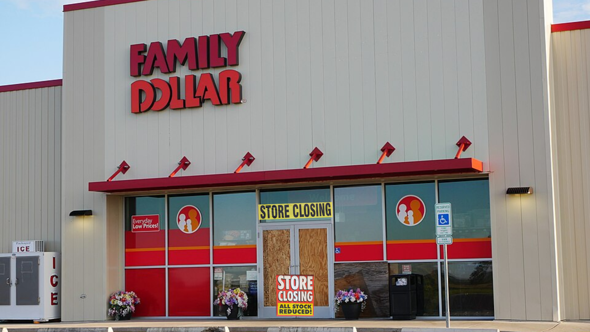 A Family Dollar storefront with a 